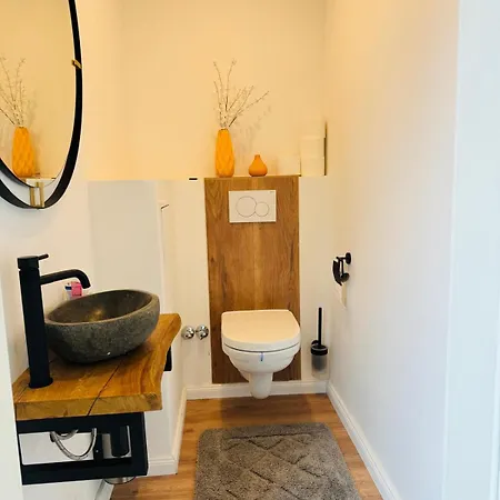 Waldblick Doppelzimmer In Einer 2 Zimmer-ferienwohnung Mit Gemeinschaftsbereichen Wohn-kuechenbereich Sowie Bad Und Wc *
